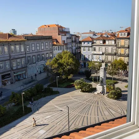 Box Market Square Apartment